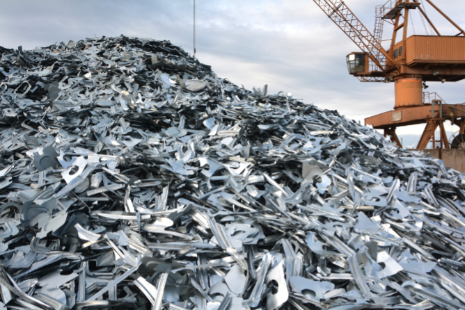 Unsorted aluminum scrap